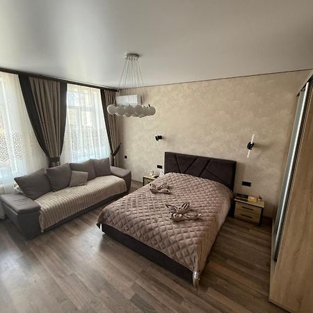 VIP квартира в центрі міста  D.I.M. Кам'янець-Подільский Екстер'єр фото